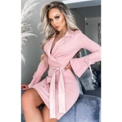 Kleid In Wickel-Optik Mit Trompetenärmeln Und Gürtel Altrosa -Look Motto Verkäufe kleid in wickel optik mit trompetenaermeln und guertel altrosa4
